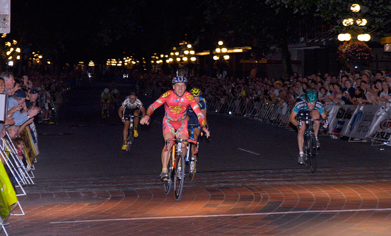 2004 Carney wins Descantes